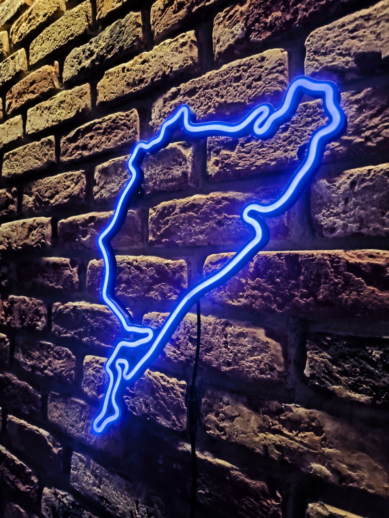 Neon Track – LED Formula 1 Circuit Outline